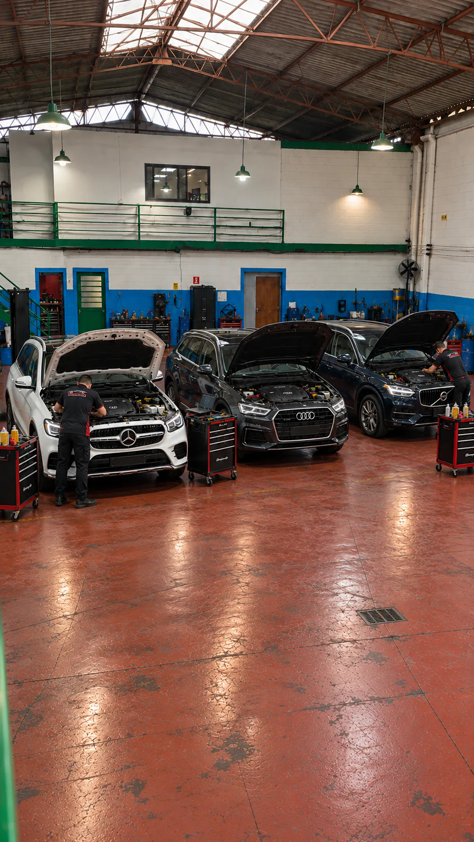 Veículos importados em atendimento na oficina Tech Car